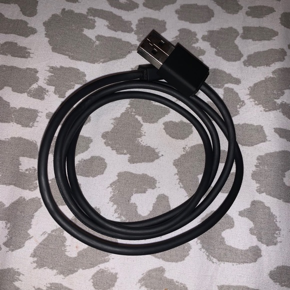 Apple Rosegold Beats Solo3 Wireless Headphones - Picture 9 of 16